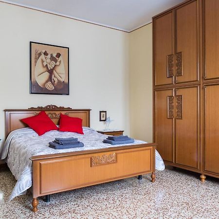 A Pochi Passi Dal Centro E Dall'Ospedale Di Parma Apartment Exterior foto
