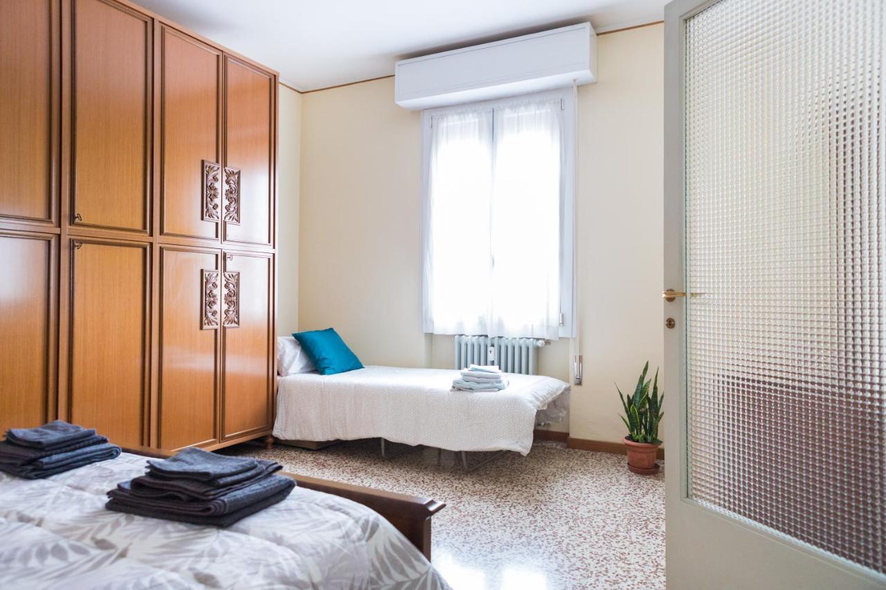 A Pochi Passi Dal Centro E Dall'Ospedale Di Parma Apartment Exterior foto