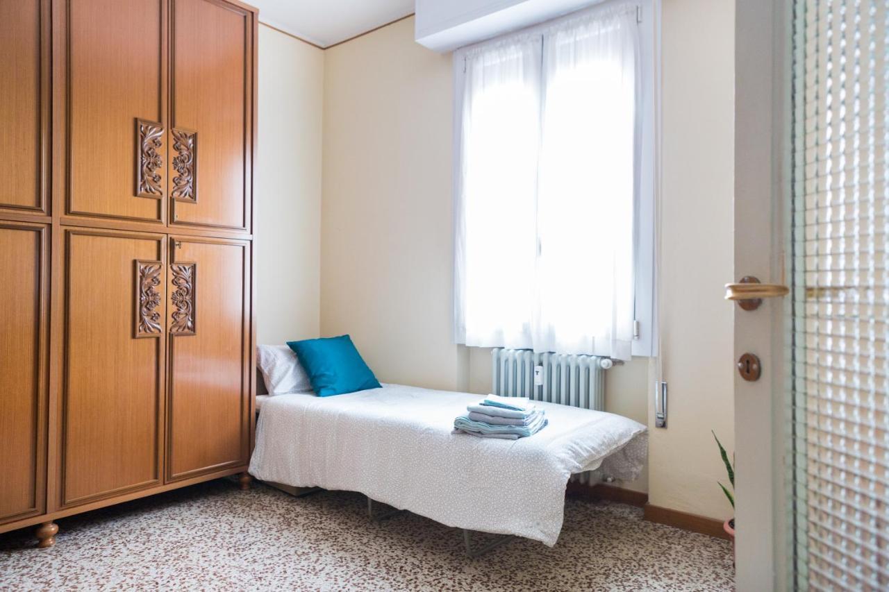 A Pochi Passi Dal Centro E Dall'Ospedale Di Parma Apartment Exterior foto